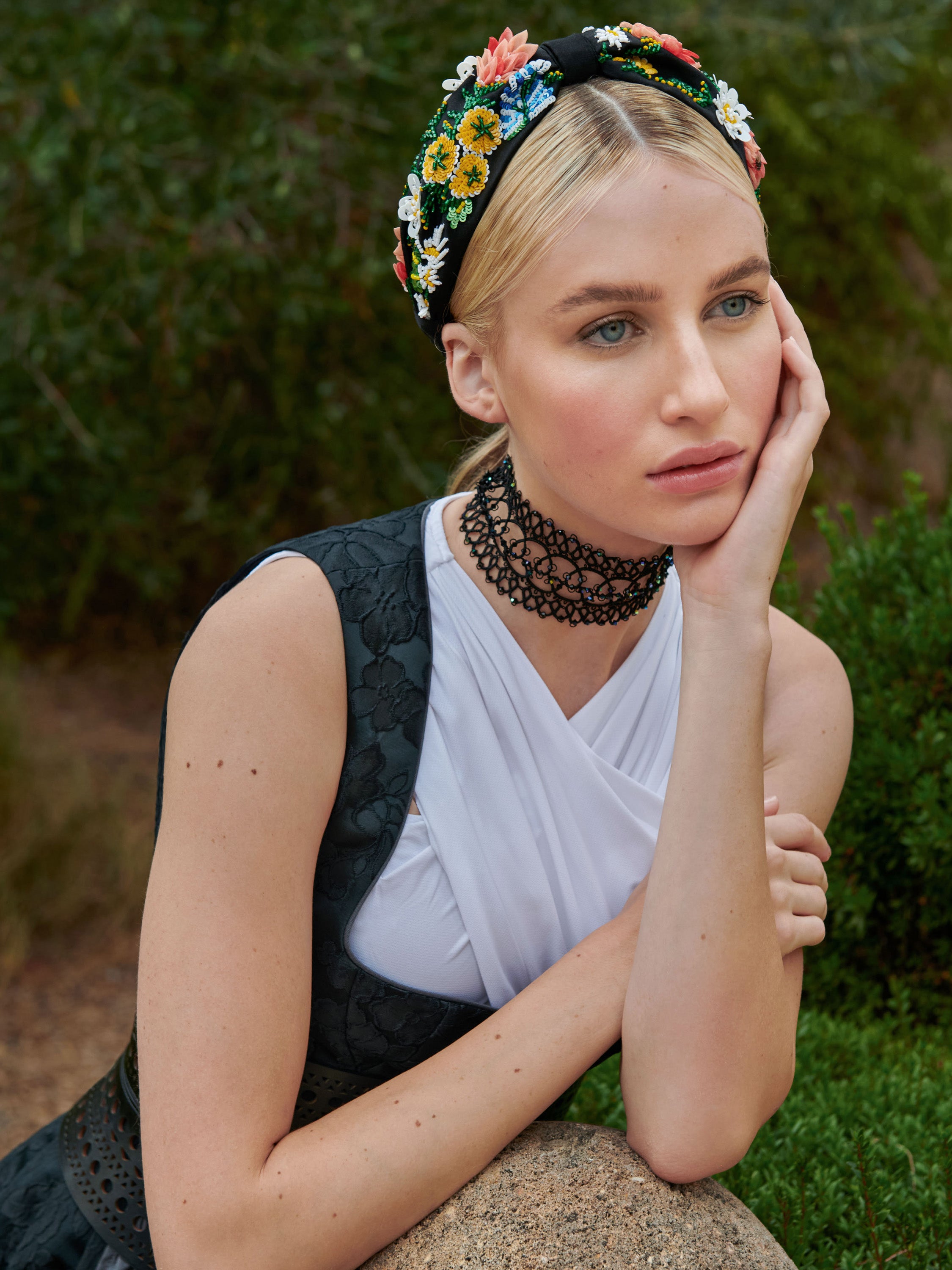AVA - CHOKER