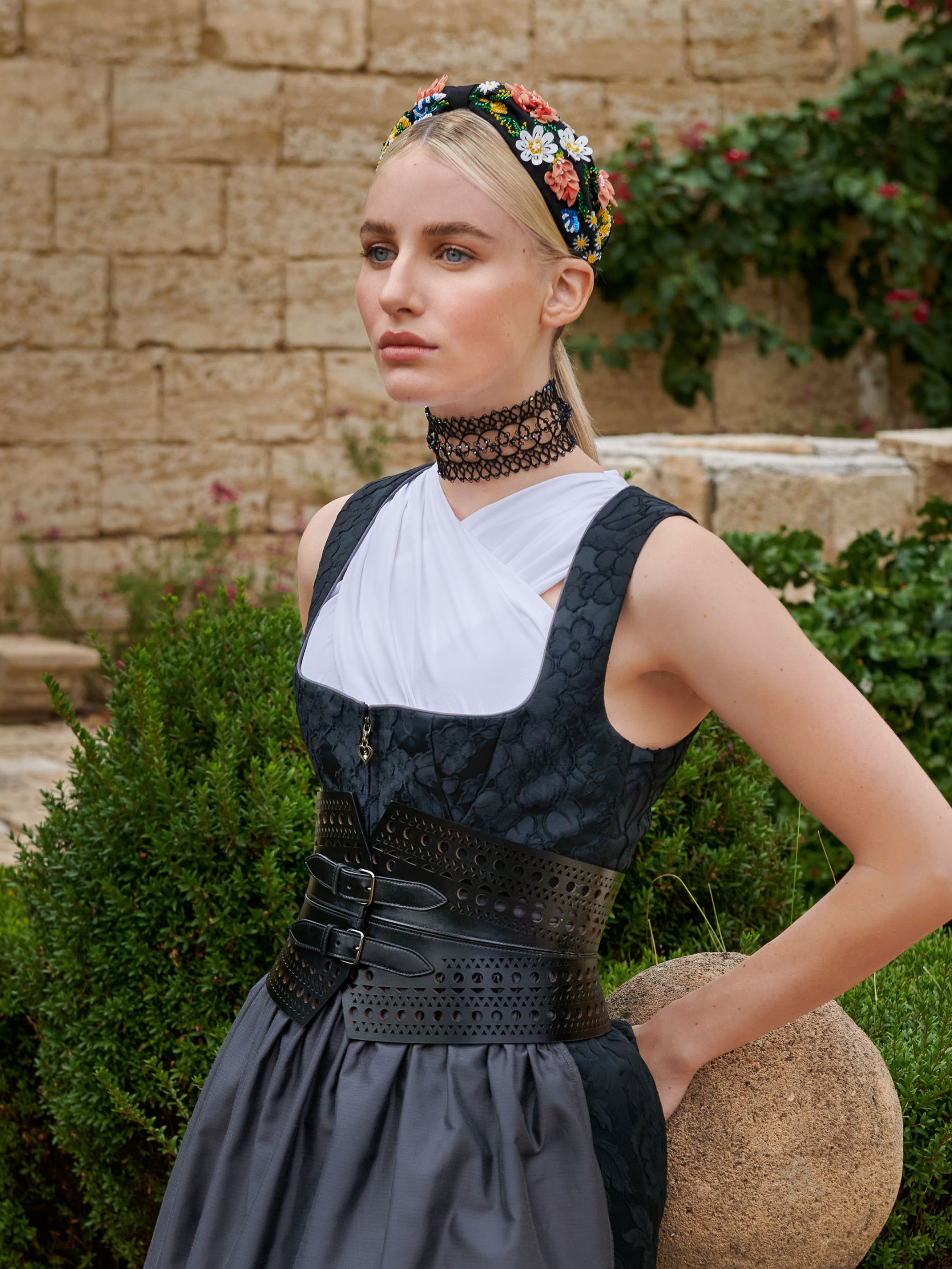 AVA - CHOKER